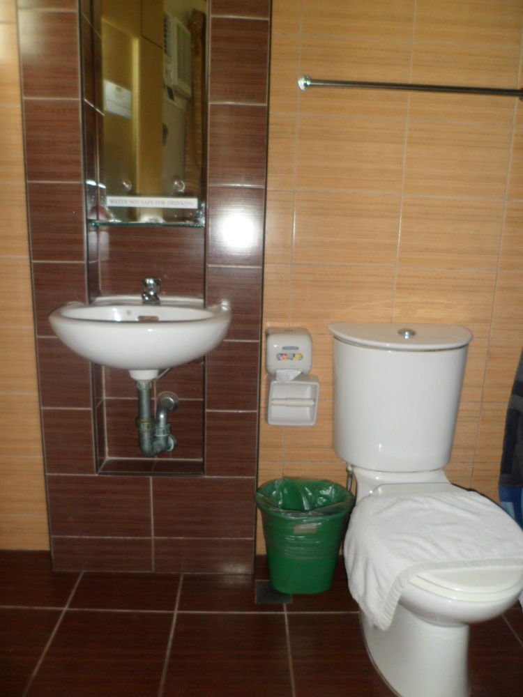 Babuy Riverside Inn מראה חיצוני תמונה