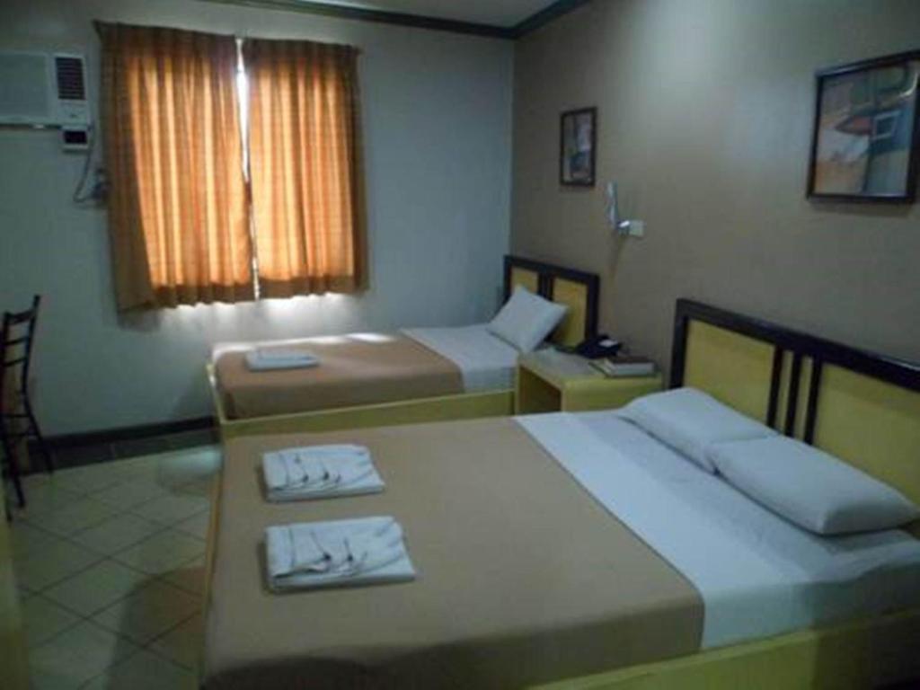 Babuy Riverside Inn חדר תמונה