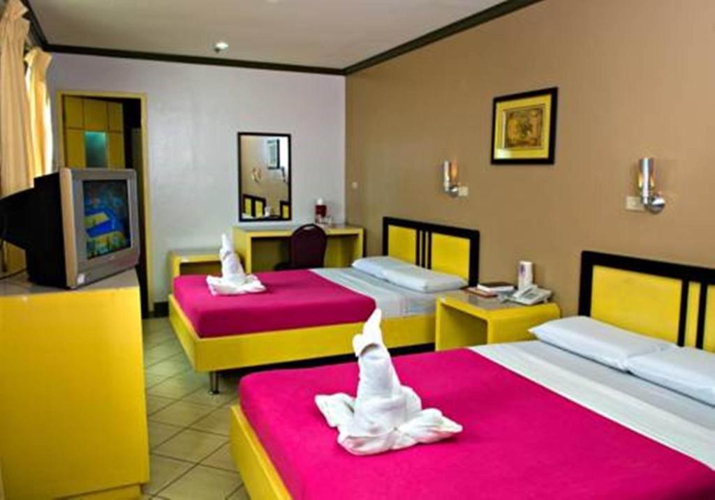 Babuy Riverside Inn חדר תמונה